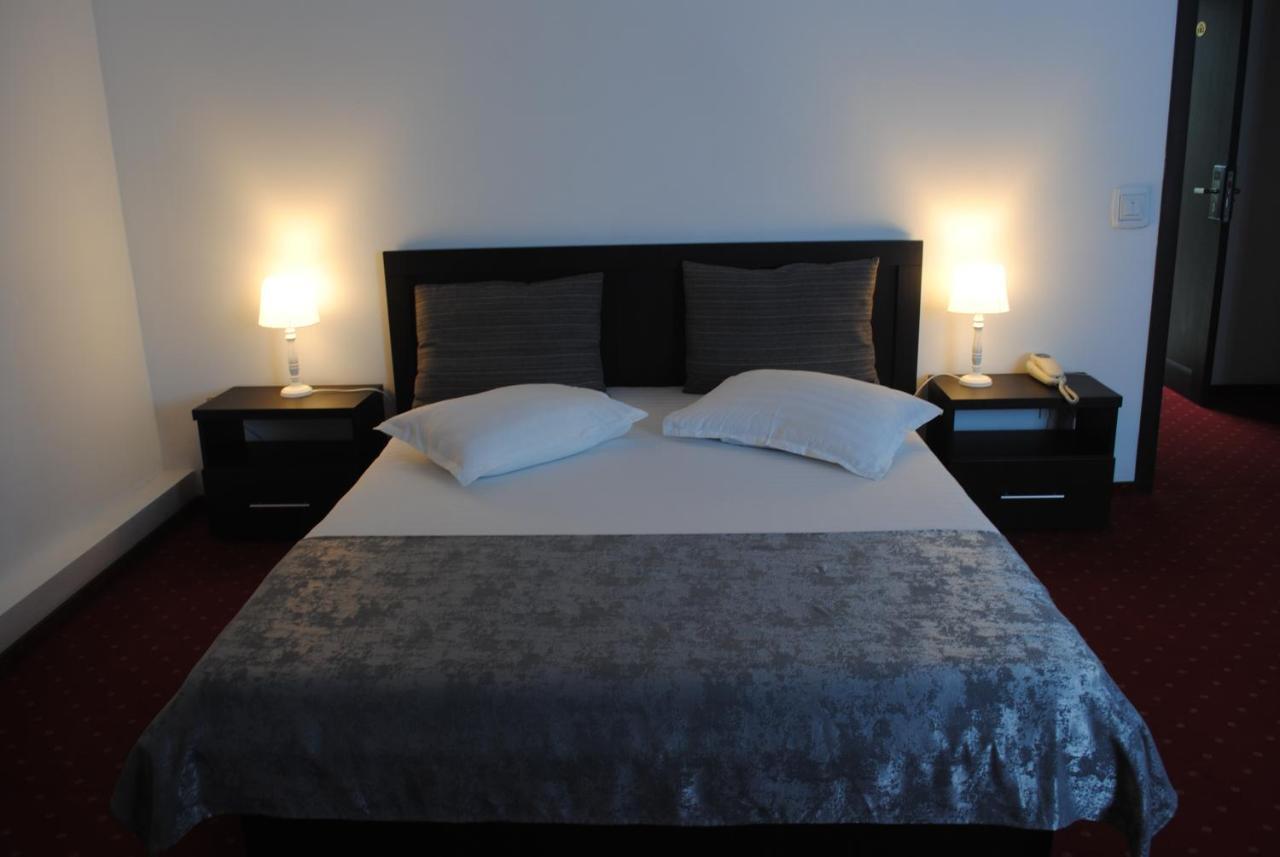 Hotel Corona Drobeta Turnu Severin Ngoại thất bức ảnh