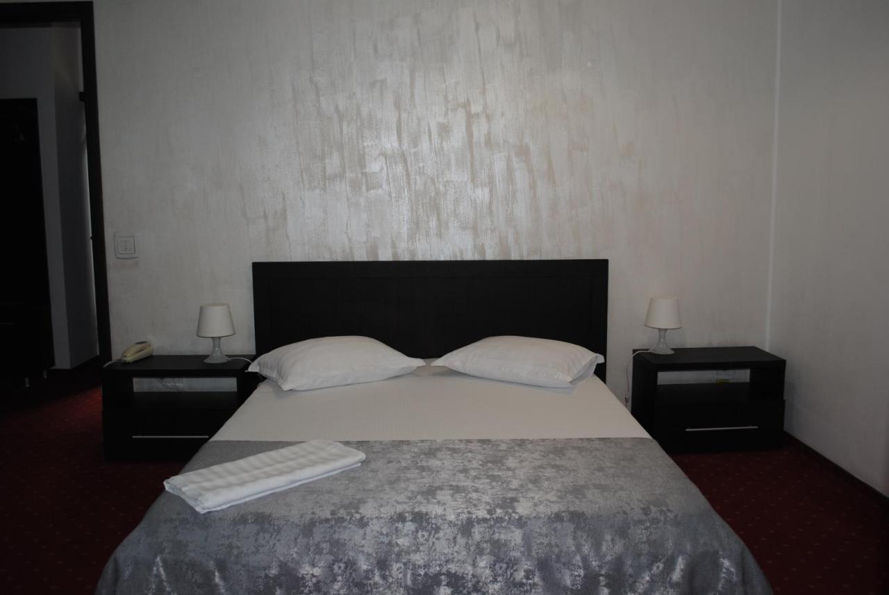 Hotel Corona Drobeta Turnu Severin Ngoại thất bức ảnh