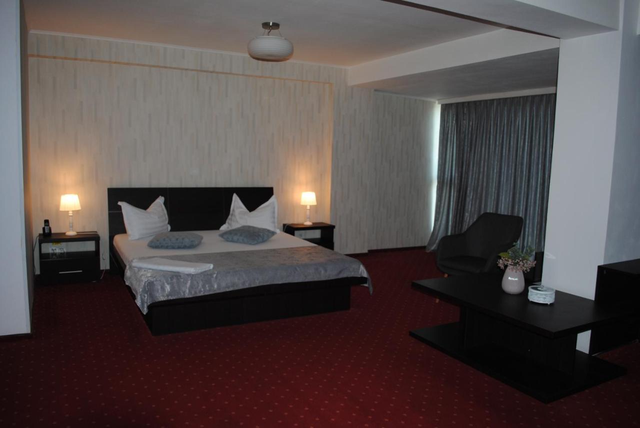 Hotel Corona Drobeta Turnu Severin Ngoại thất bức ảnh
